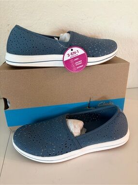 NEW Clarks Cloudsteppers Women's Sz 6.5 M Breeze Emily Slip-On Shoes Blue NIB